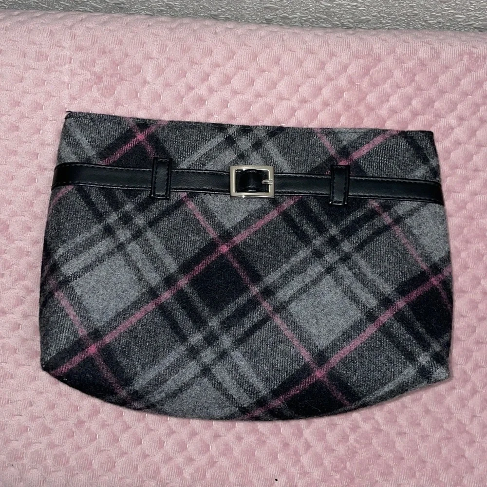 Victoria’s Secret Makeup Purse - Picture 1 of 4